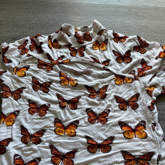 Cut out butterfly top - Picture 2 of 3